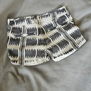 American Eagle Cotton Shorts Tan & Black Print Size 00 thumbnail 2