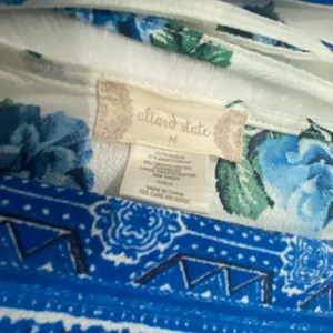 Altar'd State Blue & White Floral Wrap Flutter Sleeve Romper Medium thumbnail 4