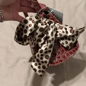 NWT Comely brown faux alligator handbag polka dot scarf that matches the lining thumbnail 4