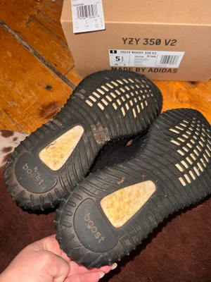 YEEZY BOOST 350 V2 ONYX thumbnail 3