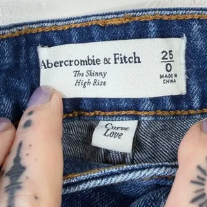 Abercrombie & Fitch Curve Love Super Dark High Rise The Skinny Ankle Jeans 0/25 thumbnail 11