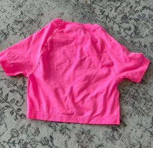 Hot Pink Short Sleeve Workout Top thumbnail 2