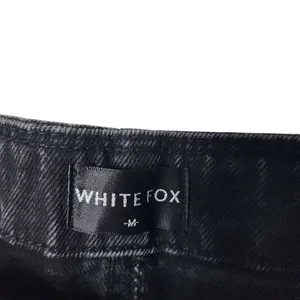 White Fox Black Denim Tapered Leg Button Fly High Rise Belted Ankle Jeans Medium thumbnail 5
