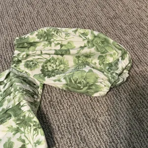 Abercrombie & Fitch Cropped Floral Top thumbnail 4