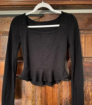 Black long sleeve top Size M thumbnail 1