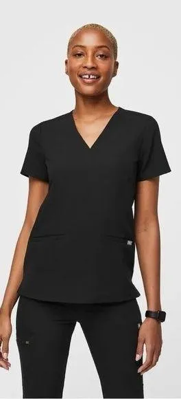 Figs Women’s Casma Three-Pocket Scrub Top Shortsleeve in Black Size L thumbnail 1