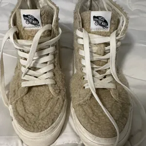 Vans SK8-Hi Tapered Cozy Hug Sherpa High Top Sneakers Women's Size 9 Cream thumbnail 2