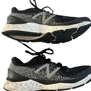 New Balance Women's Fresh Foam 880v10 Running Shoes Black thumbnail 1