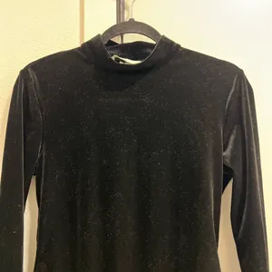 Like new black h&m velour Bodysuit thumbnail 5