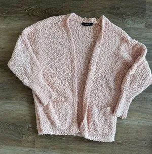 Pink sweater thumbnail 1