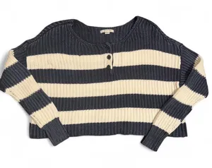 Women’s Sweater ✦ Open To All Offers ✦ Bundle Measurements: Used Excellent Condition Women’s American Eagle White Casual Long Sleeve Sweater XS ——— TAGS ——— #Light #Formal #Casual #Cream #AmericanEagle thumbnail 1