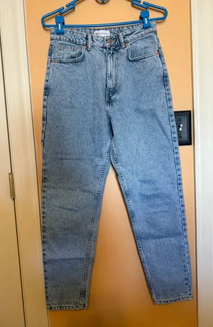 Mom Jeans thumbnail 1