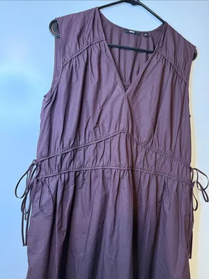 Uniqlo Sleeveless V-Neck Maxi Dress in Plum Brown thumbnail 4