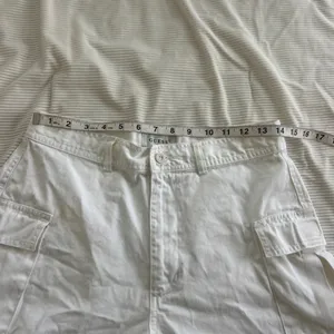 Guess White Women's Cargo Shorts - Utility Pocket Style thumbnail 3