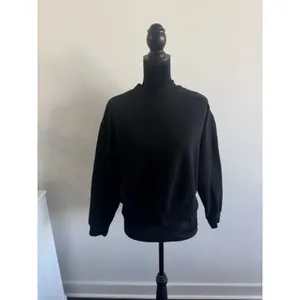 A New Day Women's Black Cropped Sweatshirt Long Sleeve Pullover Size M thumbnail 2