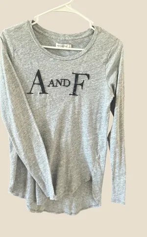 Abercrombie & Fitch Gray Long Sleeve Graphic‎ Tee Scoop Neck Curved Hem Small thumbnail 1