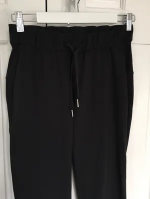 Lululemon On The Fly *23" Black Size 4 thumbnail 7