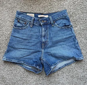 Levi’s Shorts thumbnail 1