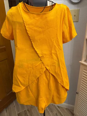 🌅🌅🌅3 for 12$🌅🌅🌅Women’s Yellow Short Sleeve Asymmetrical Top/Short Set-Med thumbnail 1