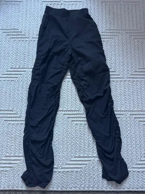 Lululemon Dance Studio thumbnail 1