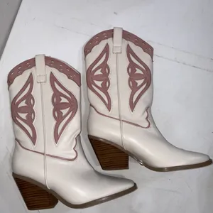 Billini Claire White Pink Equestrian Megan Moroney Concert Cowgirl Boots Size 10 thumbnail 1