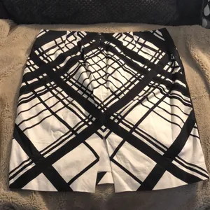 White House | Black Market Black and White Pencil Skirt, size 10 thumbnail 3