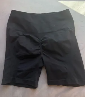 Alphalete Seamless scrunch shorts thumbnail 1