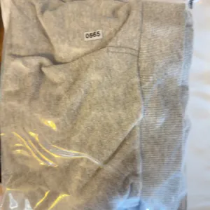 565 | Alo Yoga Grey Ribbed Mick Neck Pullover‎ Sweatshirt Small Cozy Soft thumbnail 8
