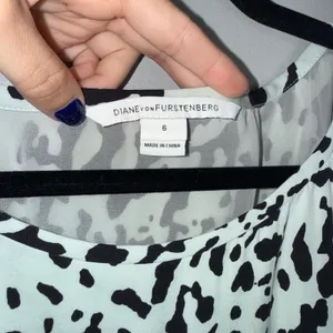 Diane von Furstenberg Draped Silk Dress Women 6 Mint Black Animal Print Exc thumbnail 2