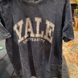 2 -Yale t shirts one gray one navy NWT Boys size 18 thumbnail 1