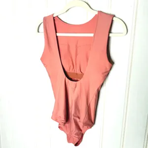 Lululemon Waterside High-Neck One-Piece Swimsuit Coral Pink Open Back Sz 6/8 thumbnail 4