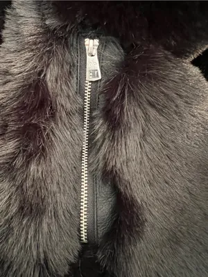 NWOT Alo Yoga Faux Fur Cropped Zippered Jacket W / Pockets Size Small thumbnail 3