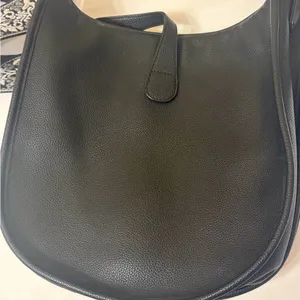 Elegant Black Shoulder Bag for Women thumbnail 3