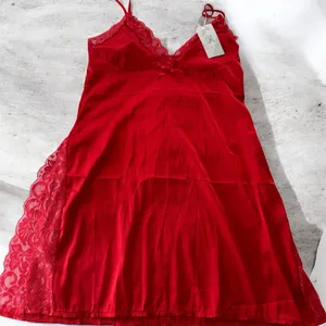 NWT Rigeri red silky nightgown size M thumbnail 1
