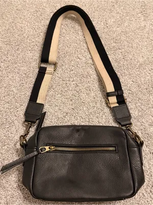 Universal Threads Faux Leather Crossbody Bag with Contrast Strap Black thumbnail 2