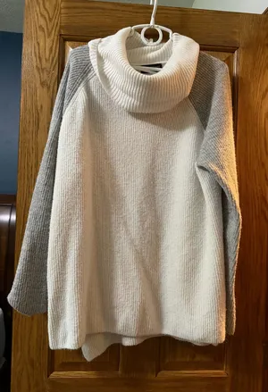 White and grey light sweater thumbnail 1