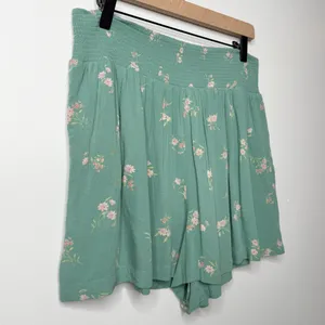 NWT American Eagle Floral High Waisted Soft Everyday Shorts Green Size Large thumbnail 6