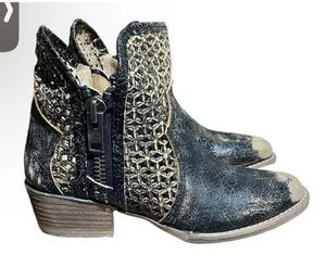 Circle G Booties Size 5 Western Cut Outs Ankle Distressed Black‎ Cowgirl Rodeo thumbnail 1