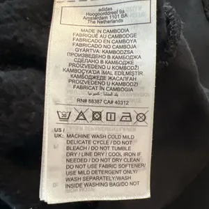 Adidas‎ Women’s Sweatshirt Large Fleece Lined Cropped Boxy Atheleisure thumbnail 4