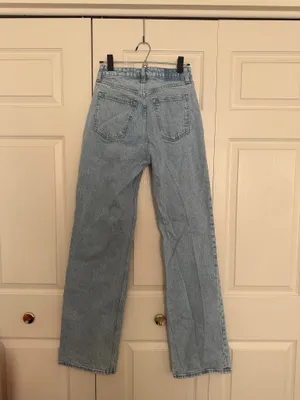 Abercrombie 90’s relaxed high rise curve love light wash denim jeans 2 /26 long thumbnail 9