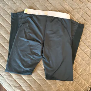 NIKE Women’s Dark Green Leggings thumbnail 4