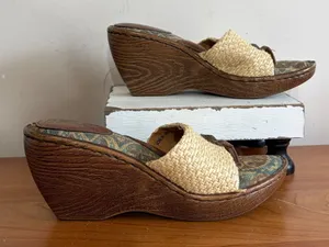 Born Women Brown Straw Paisley Print Wedge Platform Thong Sandals Size 6 36.5 thumbnail 1