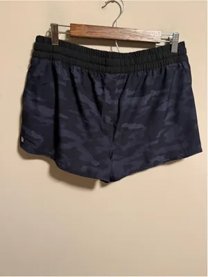 Vuori Clementine Short in Black Watercolor Camo- Size XL thumbnail 5