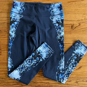 Alo yoga leggings thumbnail 1
