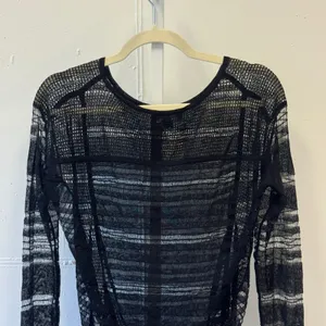 Trouve Sheer Mesh Open Knit Linen Blend High Low Top Long Sleeve Monochrome XS thumbnail 5