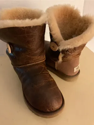UGG women brown leather distressed Bailey button short classic boots US 7 thumbnail 4