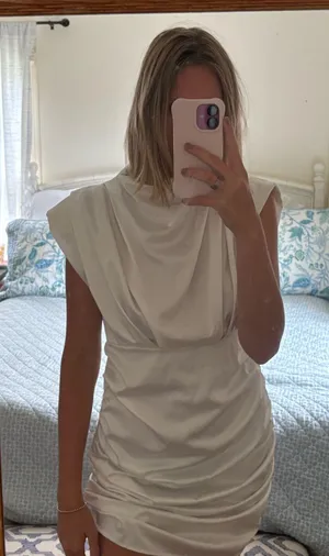 White padded dress Size L thumbnail 1