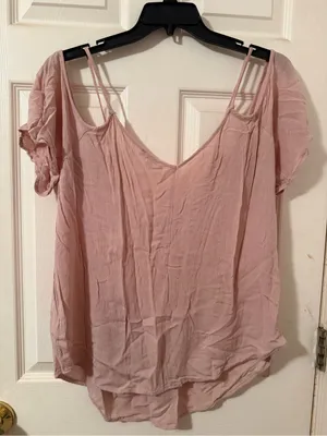Charlotte Russe Dusty Rose Cold-Shoulder Top with Cream Crochet thumbnail 4