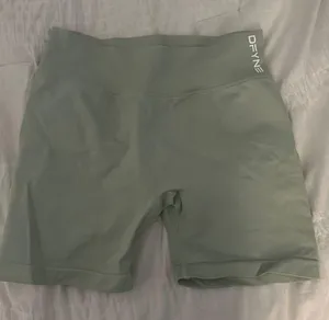 DFYNE shorts thumbnail 1