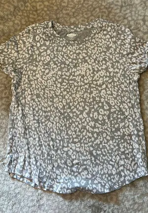 Old Navy T-shirt thumbnail 1